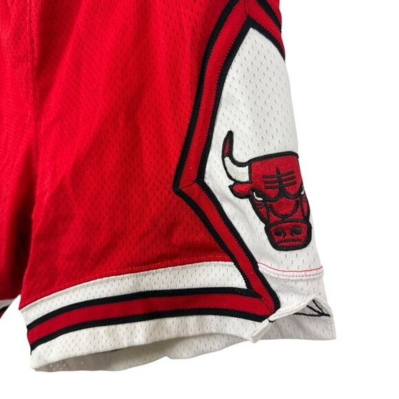 Vintage 90s NBA Chicago Bulls Champion Pro Cut Game Shorts sz 38 Red USA Made - Picture 8 of 16